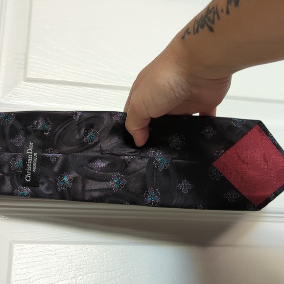 5 ft. Long Christian Dior black patterned polyester tie - Picture 3 of 5